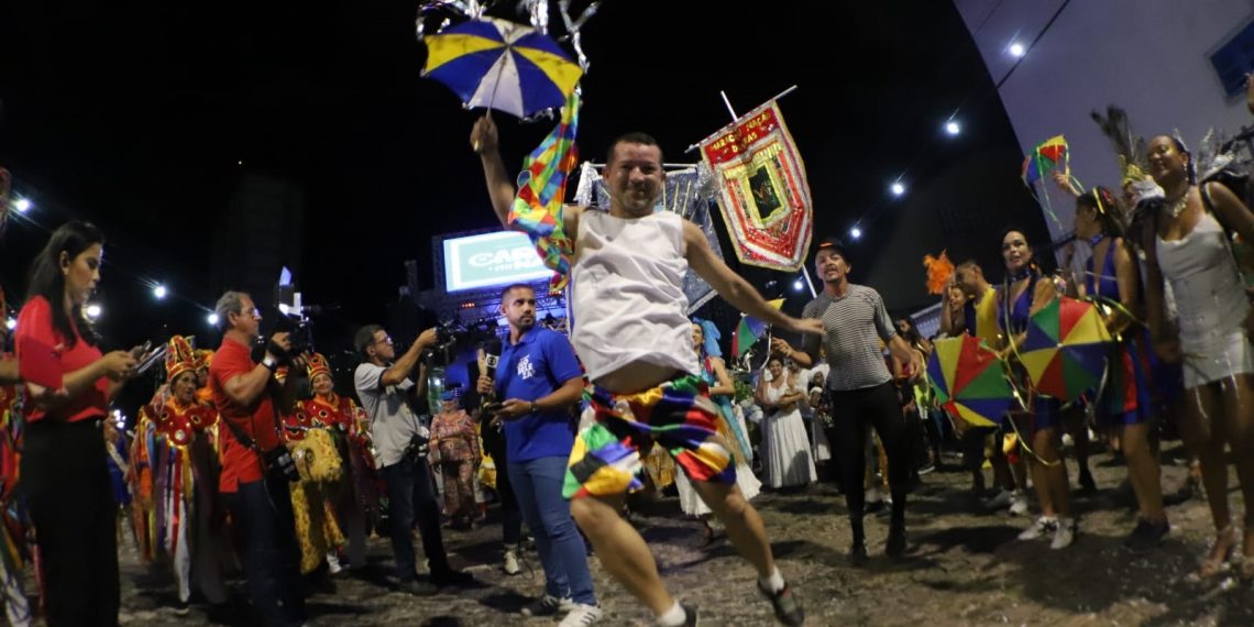 Carnaval tem grandes shows e mudanças no trânsito, transporte e comércio