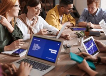 Geração Z no mercado de trabalho: executiva lista 4 ações para motivá-los