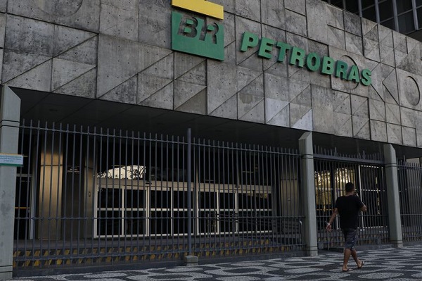 Petrobras lança processo seletivo com 373 vagas; remuneração mínima de R$ 5,5 mil