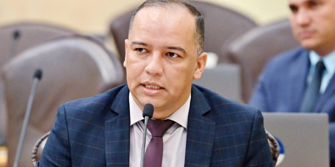 Taveira Júnior requer ao Governo recuperação de vias estaduais