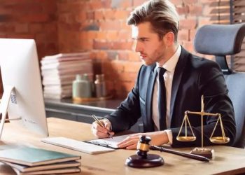 Pensando em empreender na área do direito? Executiva dá dicas sobre como começar