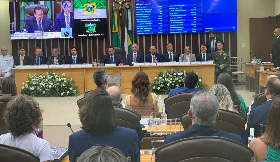 Nova legislatura: 24 deputados estaduais são empossados na Assembleia do RN