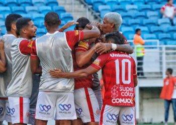 América goleia, mantém os 100% e assume liderança geral do Estadual