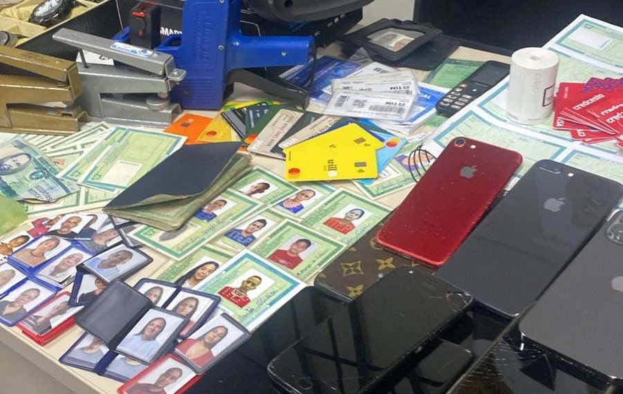 Polícia Civil apreende cartões de crédito e documentos falsos em Natal