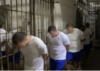 Nove presos suspeitos de comandar ataques no RN são transferidos para presídios federais