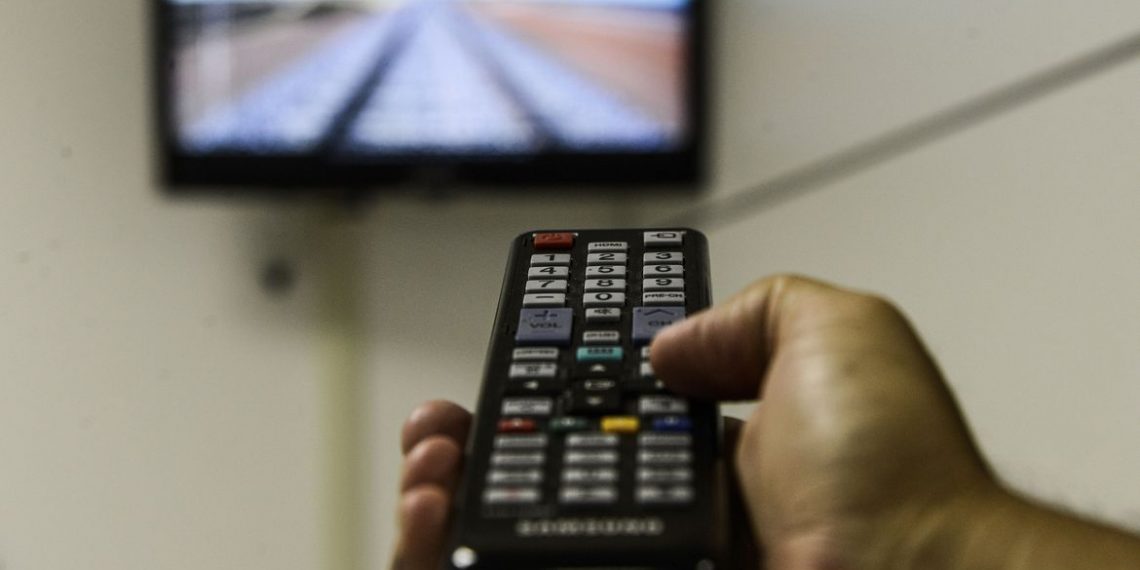 Famílias de baixa renda podem solicitar parabólica digital gratuita