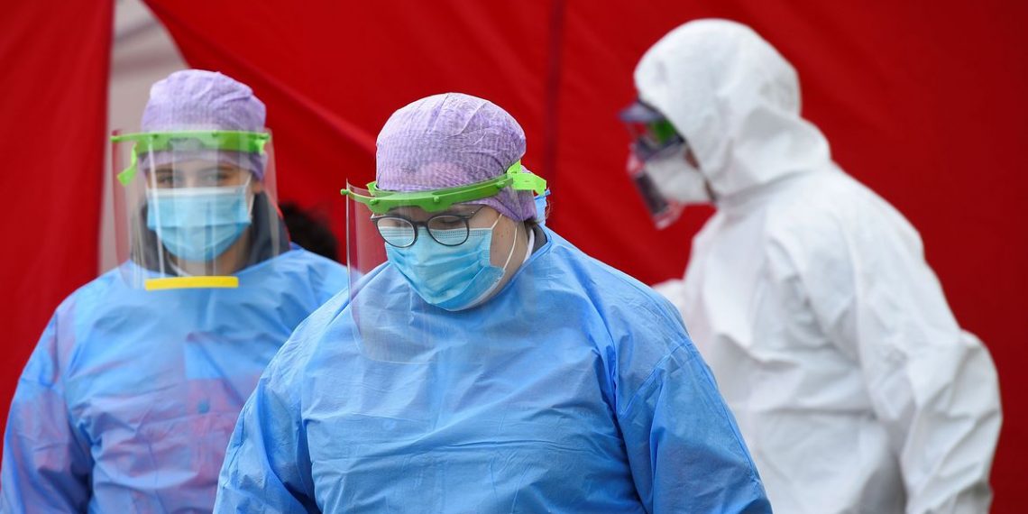 Em três anos de pandemia de covid-19, ciência e vírus evoluíram