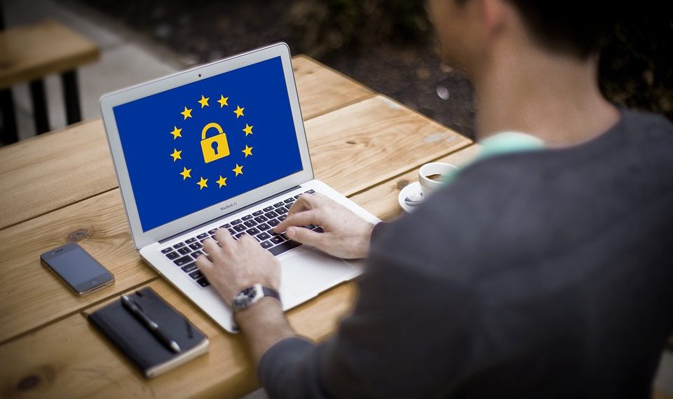 Empresas se adequam à Lei de Proteção de Dados para manter a privacidade das informações de seus clientes