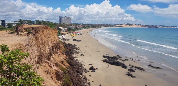 Alerta máximo! Falésias apresentam risco iminente de desabamento no litoral de Parnamirim