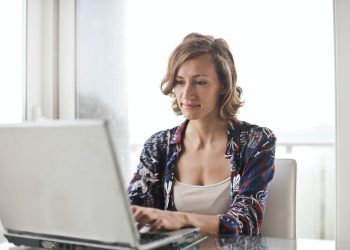 Precaução: mulheres são mais abertas à adesão a planos funerários que homens