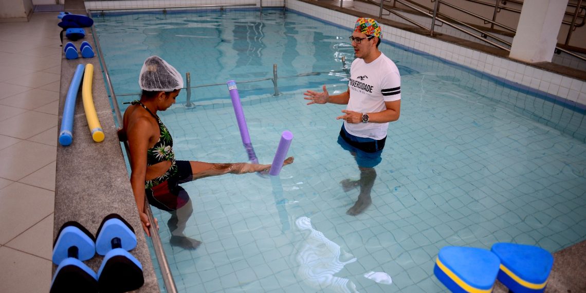 Terapia aquática: Projeto da Facisa auxilia no tratamento e na recuperação das pessoas com queixas osteoarticulares