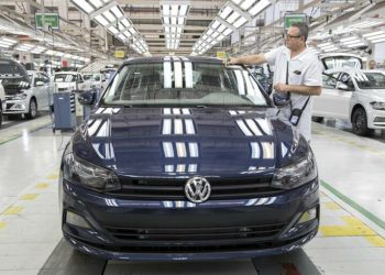 Volkswagen amplia períodos de férias coletivas em fábricas
