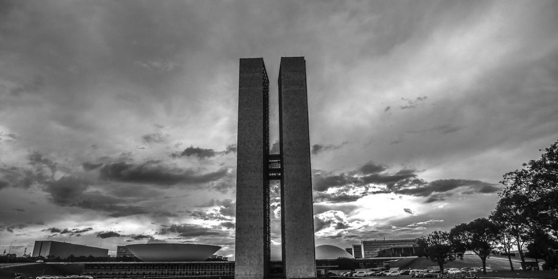 Câmara aprova pensão especial para filhos de vítimas de feminicídio