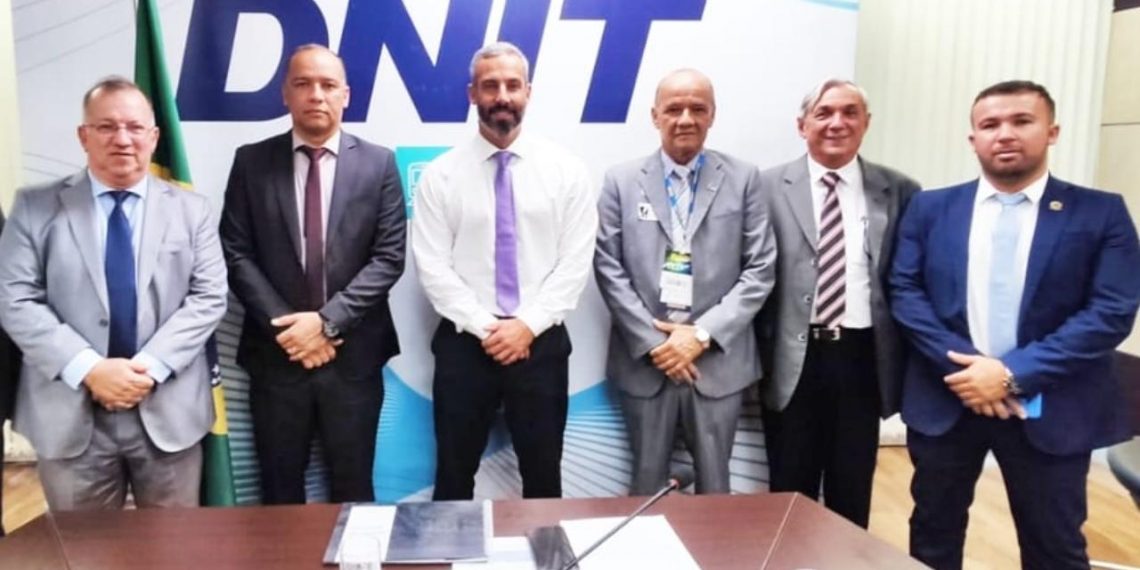 Prefeito Taveira reivindica obras de mobilidade para Parnamirim junto ao DNIT