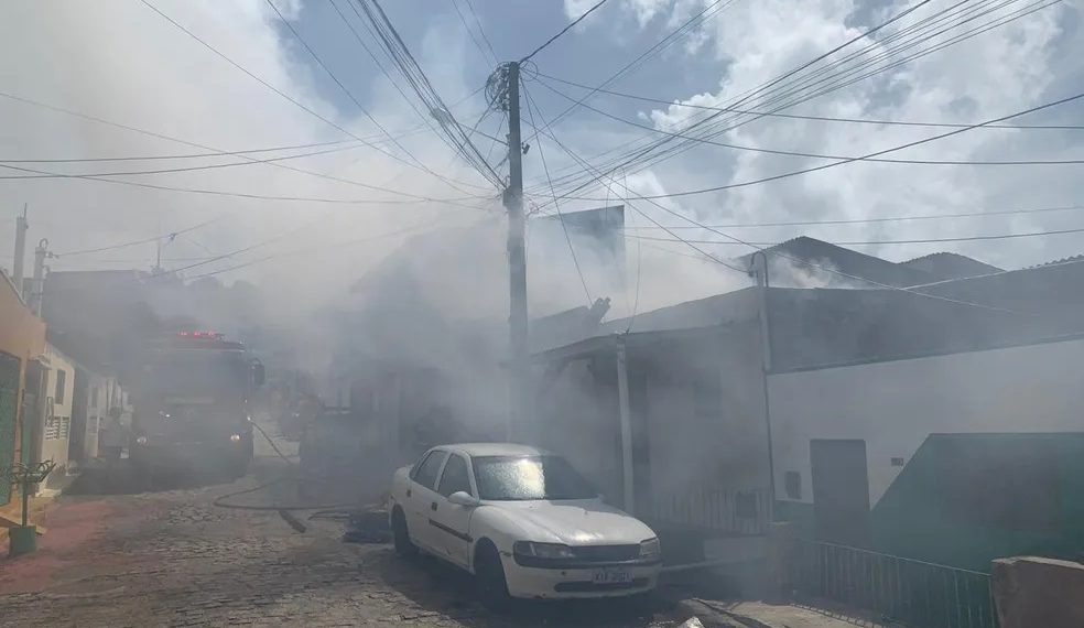 Incêndio atinge casa na Zona Leste de Natal