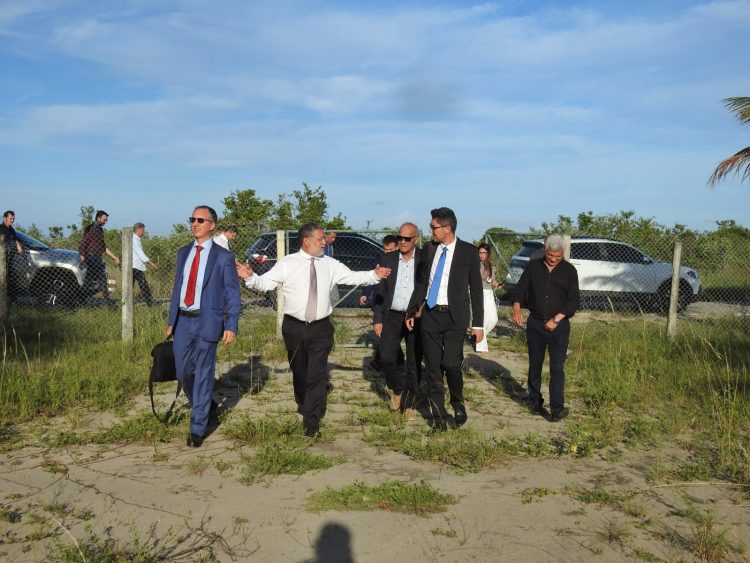 Prefeito de Parnamirim recebe visita de vice-cônsul francês e apresenta Centro Cultural Trampolim da Vitória