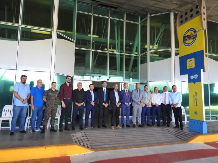 Prefeito de Parnamirim recebe visita de vice-cônsul francês e apresenta Centro Cultural Trampolim da Vitória