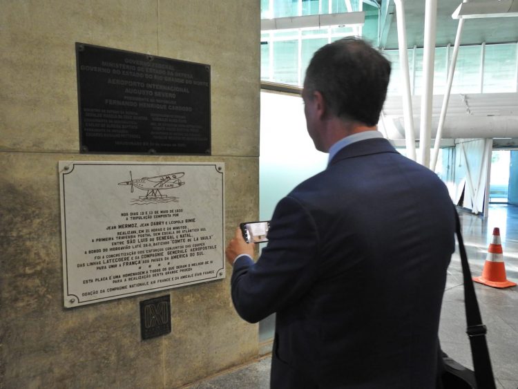 Prefeito de Parnamirim recebe visita de vice-cônsul francês e apresenta Centro Cultural Trampolim da Vitória