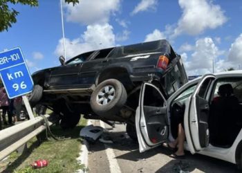 Quatro carros se envolvem em acidente na BR-101 em Natal