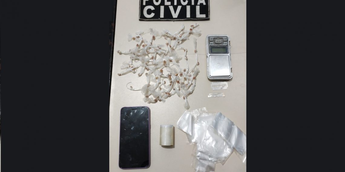 Polícia Civil apreende drogas em Areia Branca e adolescente também é apreendido