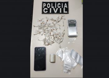 Polícia Civil apreende drogas em Areia Branca e adolescente também é apreendido