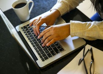 Formação de professores é entrave ao uso de tecnologia em sala de aula