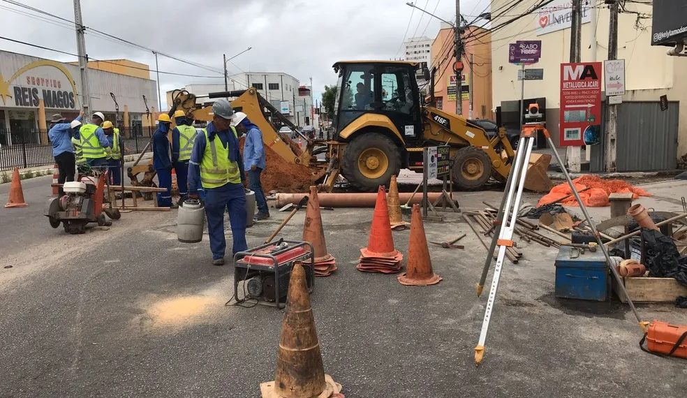 Trecho da Avenida Maria Lacerda é interditado para obra de saneamento