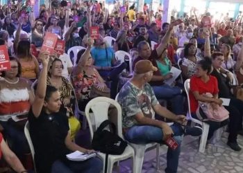Professores da rede estadual de ensino decidem suspender greve
