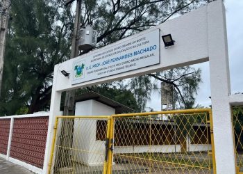 Escola é invadida durante briga entre torcedores rivais e segurança atira para cima em Natal