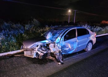 Homem morre e quatro pessoas ficam feridas após carros colidirem de frente na BR-304 em Mossoró