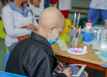 Câncer na adolescência: possibilidades de reinserção social durante o tratamento