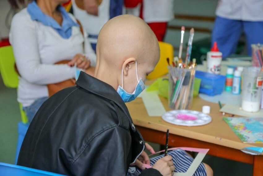 Câncer na adolescência: possibilidades de reinserção social durante o tratamento