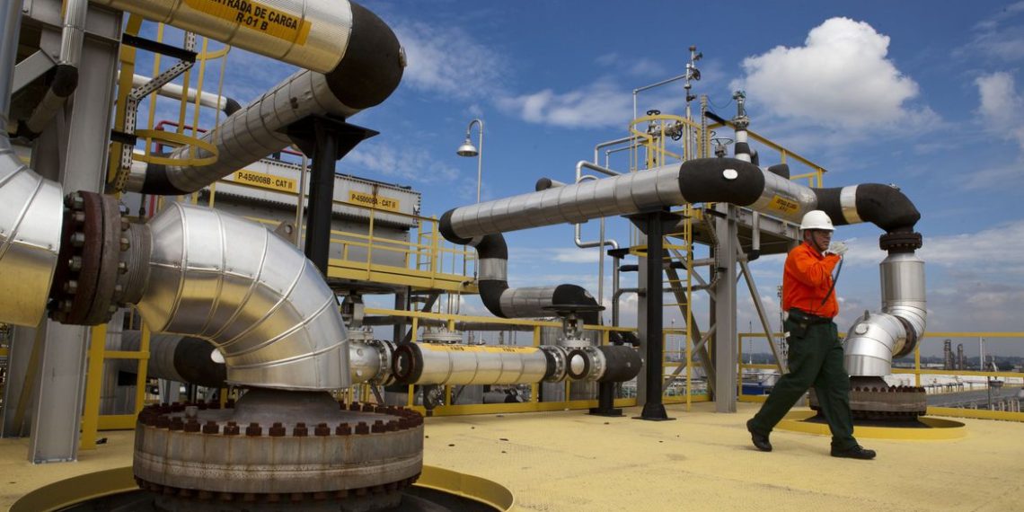 Queda no preço do gás natural entra em vigor nesta segunda-feira