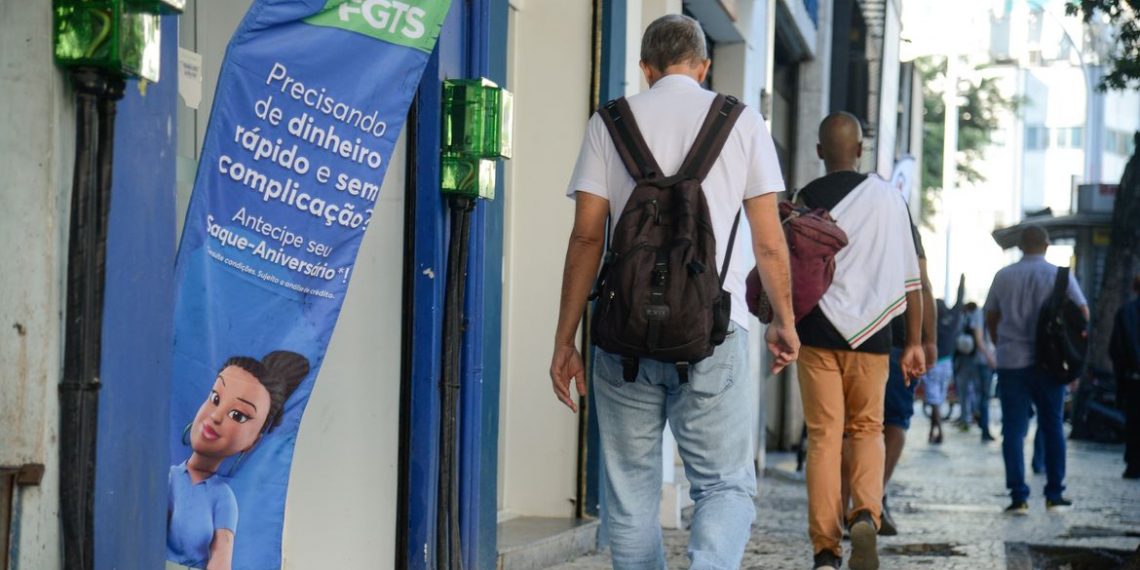 Milhões de brasileiros têm dificuldades de pagar suas dívidas