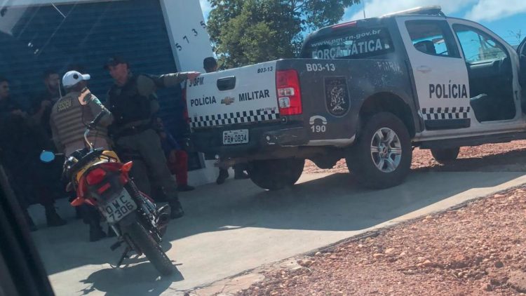 Equipe de trânsito do município recupera veículo roubado na Av. Olavo Montenegro em Parnamirim