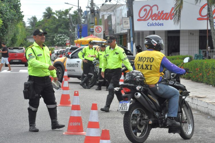 Prefeitura de Parnamirim realiza blitz educativa do Maio Amarelo