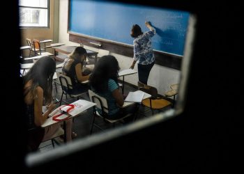 Pesquisa mostra por que brasileiros deixam escola
