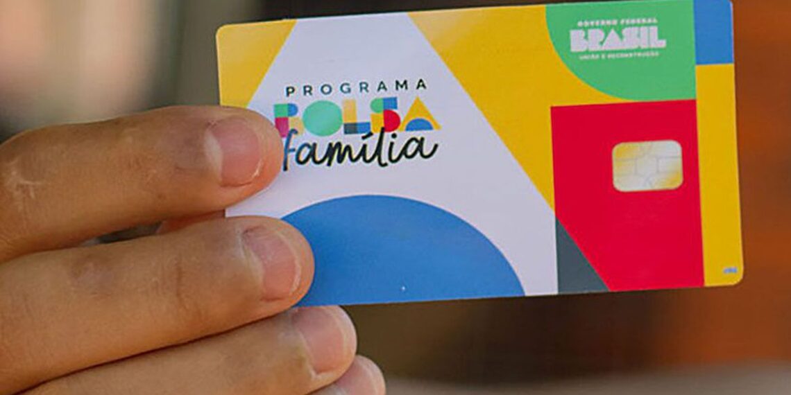 Bolsa Família paga valor extra e benefício é o maior da história
