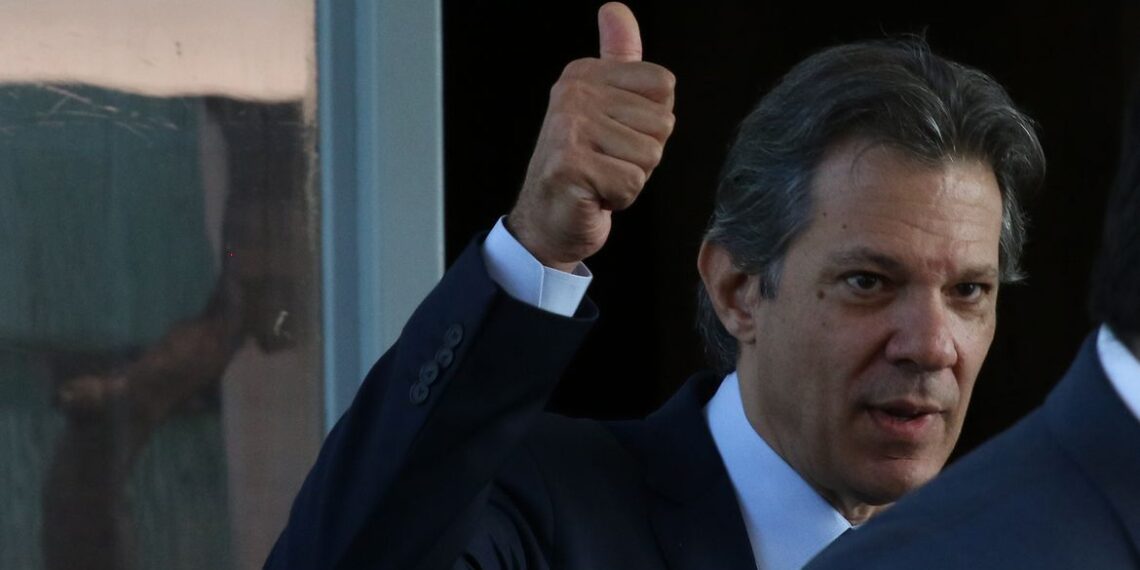 Reforma tributária será negociada após viagem de Lira, diz Haddad
