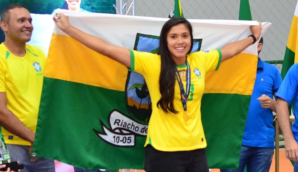 Potiguar Antonia comemora convocação para a Copa com a família