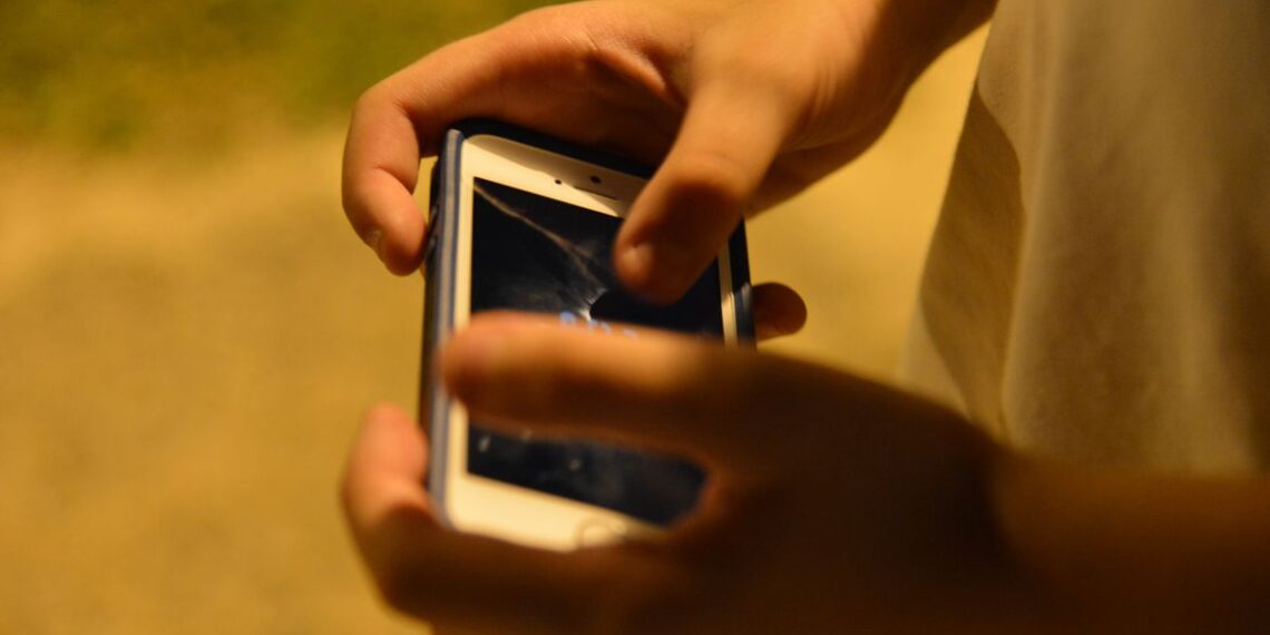 Diálogo é importante para segurança das crianças na internet