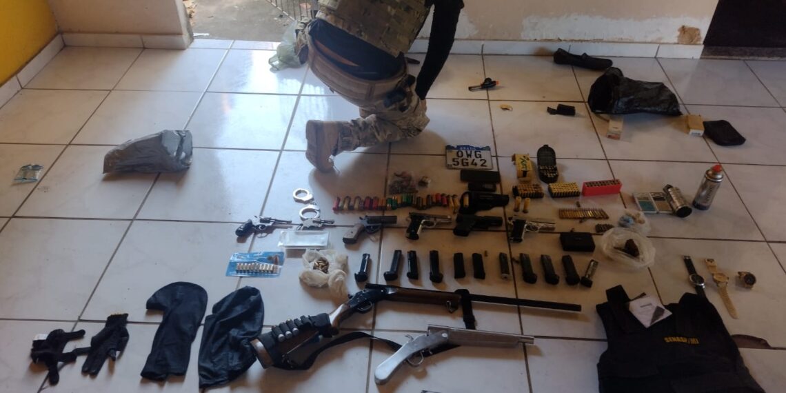 Polícia Civil apreende cigarros contrabandeados, armas e drogas em Natal