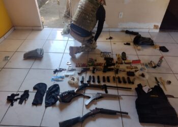 Polícia Civil apreende cigarros contrabandeados, armas e drogas em Natal