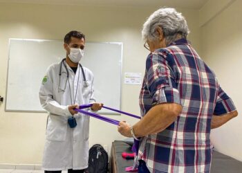 Projeto AGruPar usa a fisioterapia em grupo para socializar pessoas com Parkinson