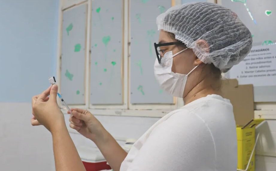 Natal amplia vacina contra meningite para quem tem até 25 anos, pessoas com comorbidades e outros grupos