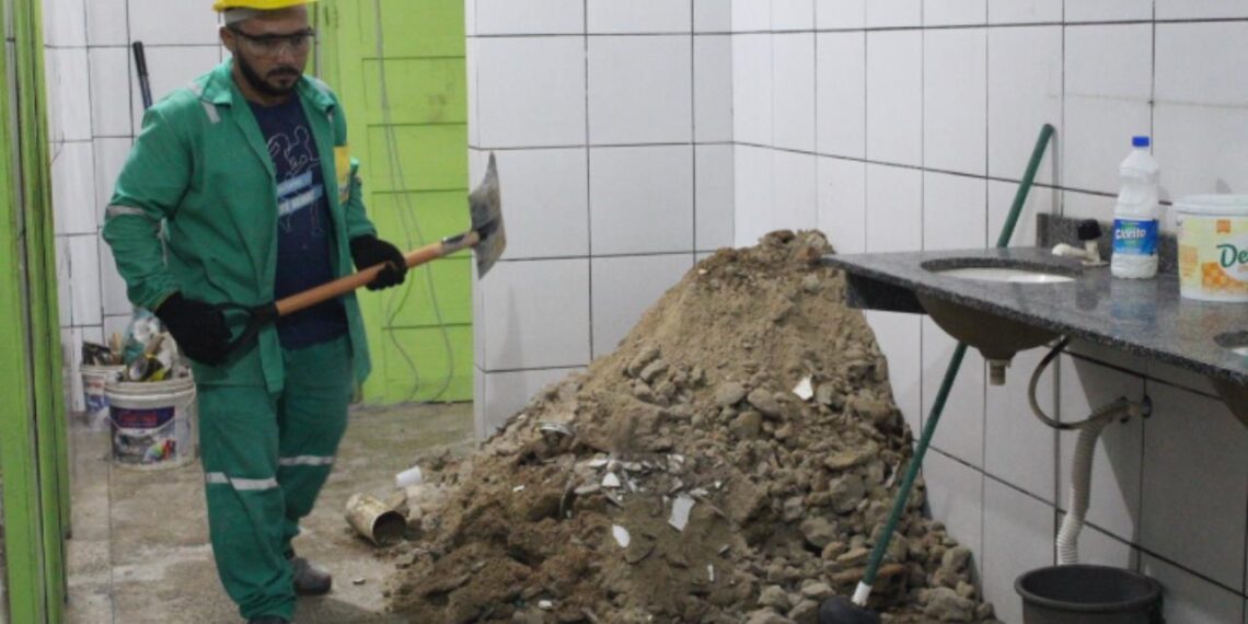 Prefeitura de Parnamirim realiza serviço de manutenção no mercado público de Santos Reis