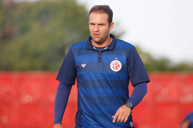 Thiago Carvalho não é mais técnico do América