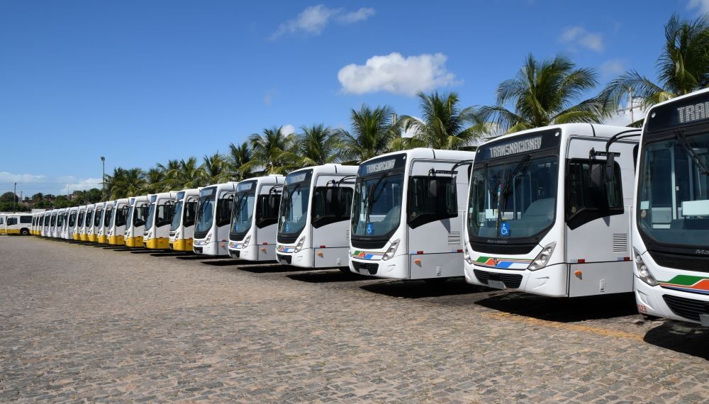 Prefeito Álvaro Dias anuncia retorno de cinco linhas de transporte a partir da segunda-feira, 07