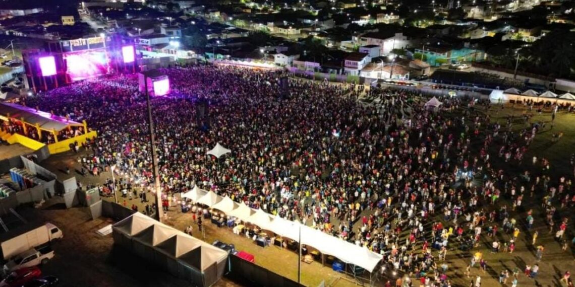 Abertura da Festa do Sabugo leva multidão à Praça de Eventos, na Cohabinal