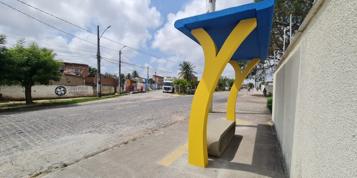 Prefeitura de Parnamirim inicia implantação de novos abrigos para passageiros